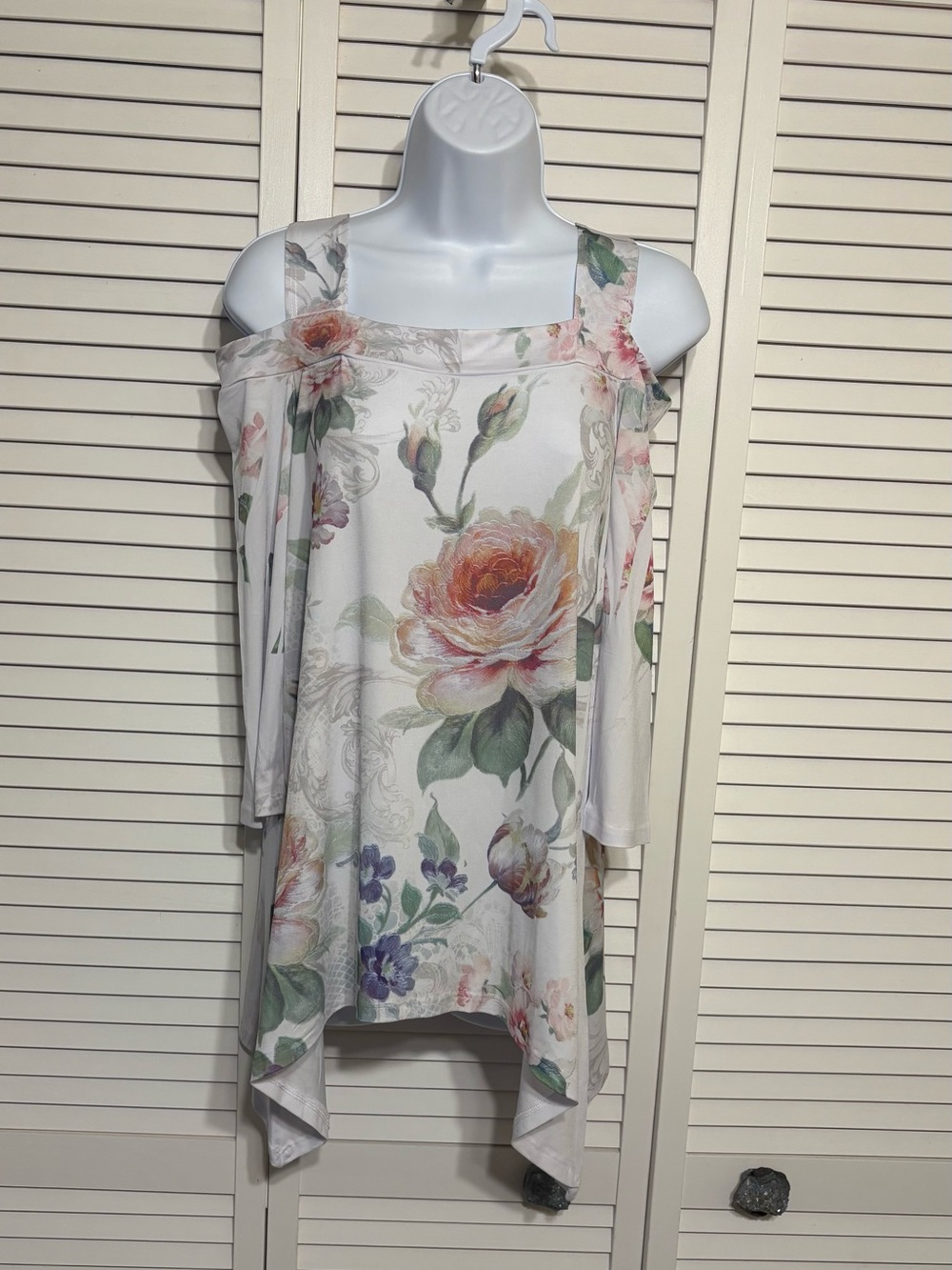 Women’s White Floral Cold-Shoulder Tunic with Pastel Roses